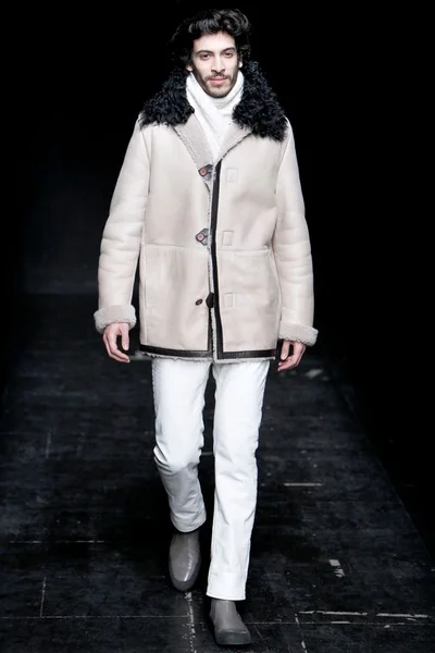 Look 4